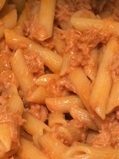 Una foto de Pasta con bonito