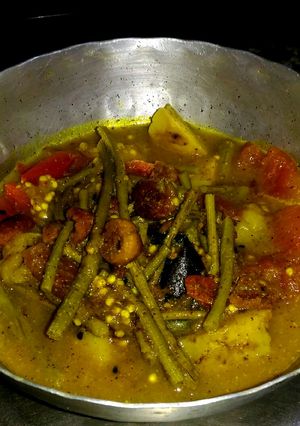 সজনে ডাঁটার তরকারি (sojne datar torkari recipe in Bengali) রেসিপির প্রধান ছবি