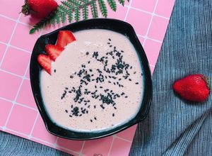 Hình của món Smoothie chuối dâu tây sữa chua.