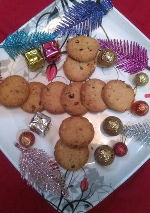 A picture of Black Raisin & Nuts Cookies.