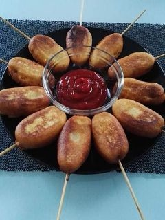 Φωτογραφία της συνταγής Ζουμερά corn dogs