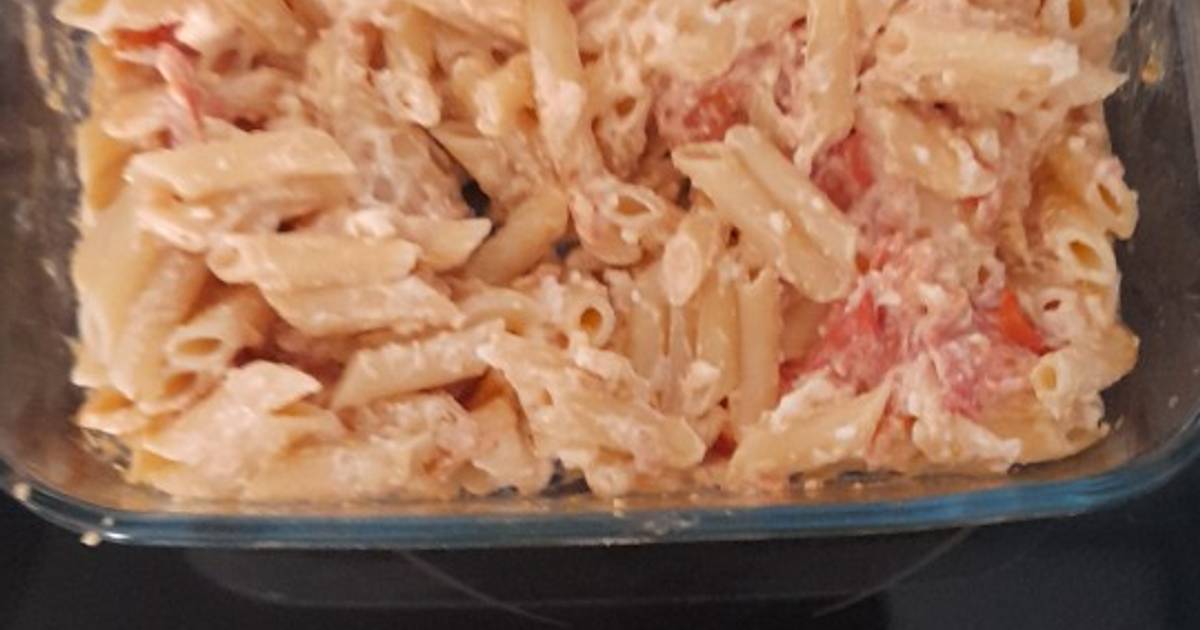 Pasta con queso feta y cherrys Receta de Sandra Sama- Cookpad
