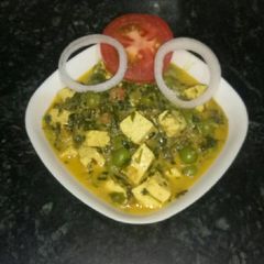 A picture of Methi matar paneer.