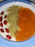 Budincă de tapioca, dulceață de caise, fistic și goji