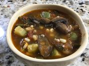 Una foto de calabacita con chile poblano