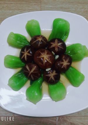 Hình của món Nấm hương xào cải chip.