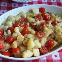 Foto di Insalata di patate, tonno e pomodorini