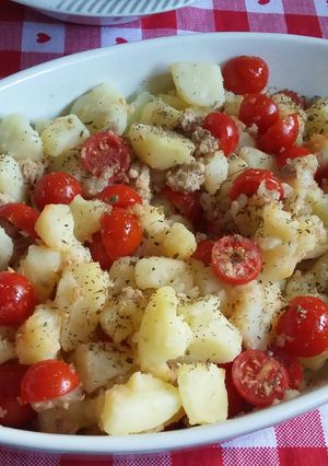 Foto di Insalata di patate, tonno e pomodorini
