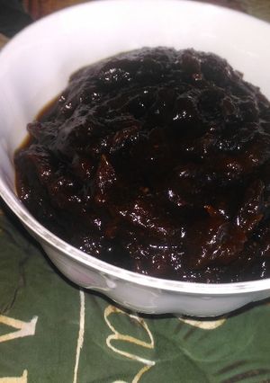 A picture of Date ki chutney.