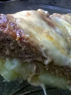Una foto de Pastel de carne y papa a la pizza 🍖🍠🍕