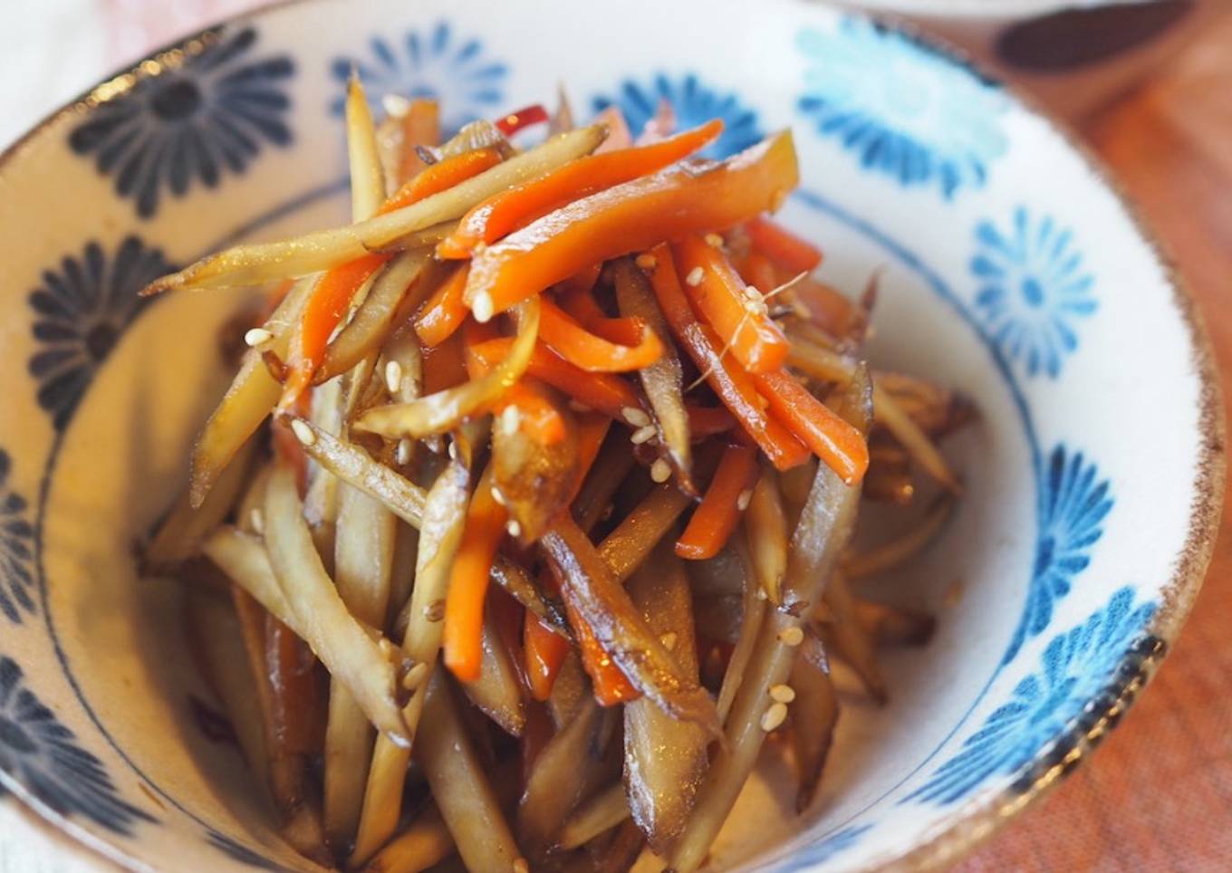 Kinpira gobo(きんぴらごぼう) Comida japonesa