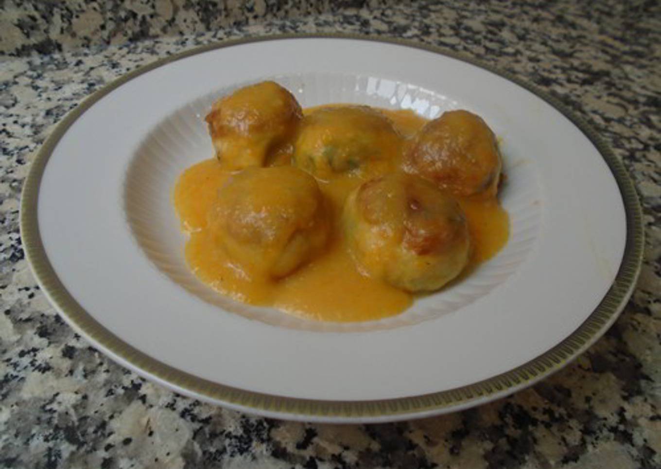 Albóndigas de garbanzos y espinacas con salsa de albaricoque