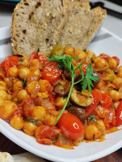 Foto di Ceci alla mediterranea 🍅🧄🫒🧅🥖