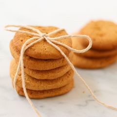A picture of Simple Ginger biscuits.