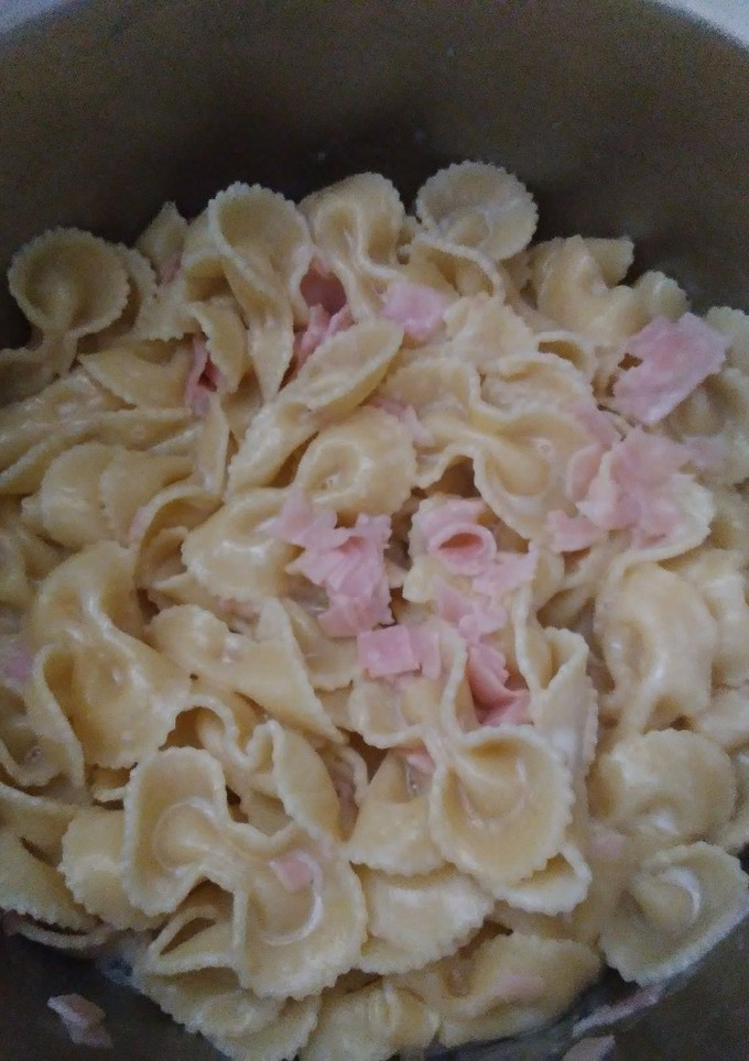 Una foto de Fideos con salsa Alfredo