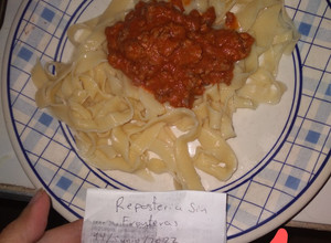 Una foto de Pasta tallarín o fettuccine o fetuccinni o fetuchini