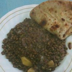A picture of Green Grams and chapati for one.