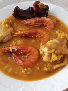 Una foto de Arroz caldoso mar y tierra