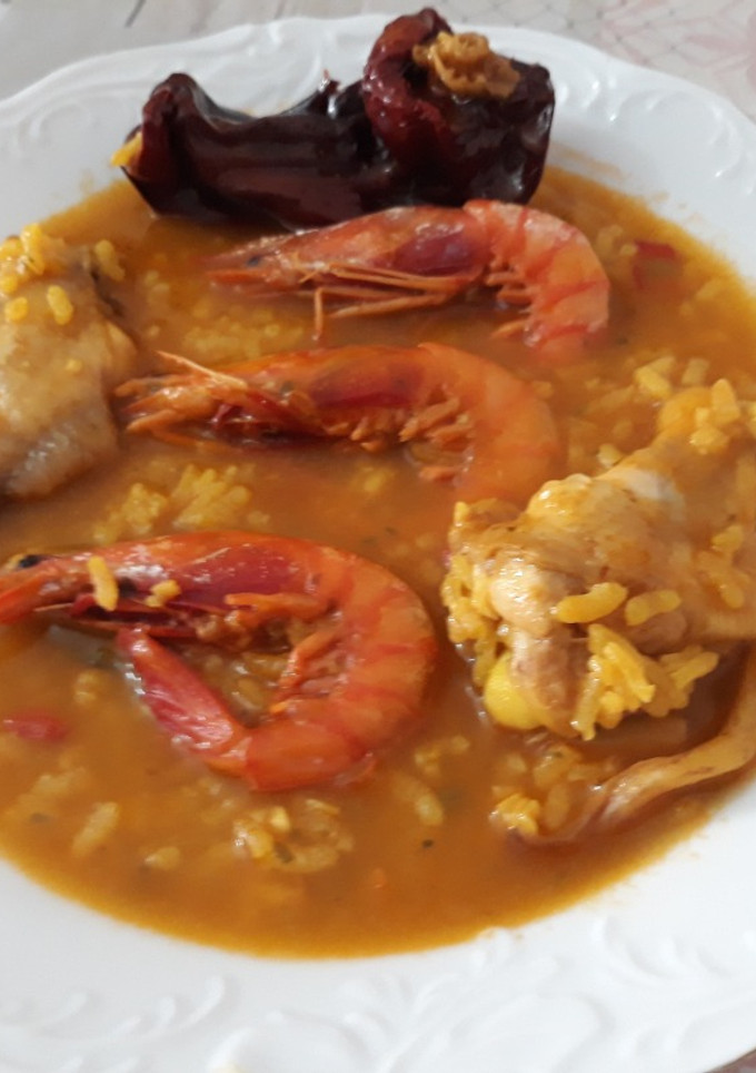 Una foto de Arroz caldoso mar y tierra