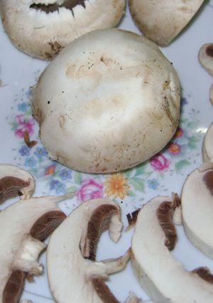 Una foto de Carpaccio de champiñones (variedades)