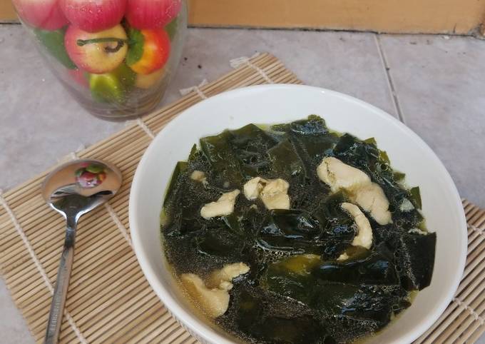 Cara Membuat Miyeok Guk (Sup Rumput Laut Korea) yang Bisa Manjain Lidah
