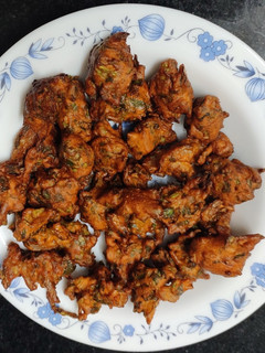 பாலக் கீரை பக்கோடா (spinach pakoda) செய்முறை முக்கிய புகைப்படம்