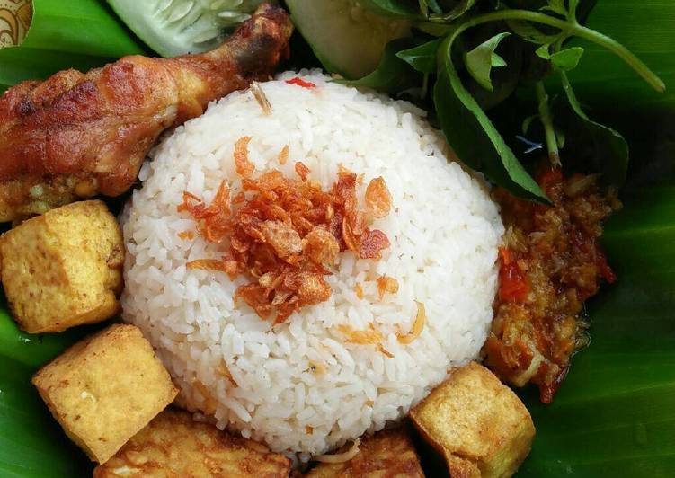 Langkah Mudah untuk Menyiapkan Nasi liwet teri medan, Bikin Ngiler