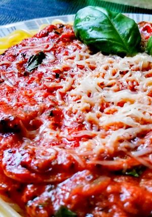 A picture of Spaghetti with Smoked Cheese and Tomato Sauce (Vegetarian).