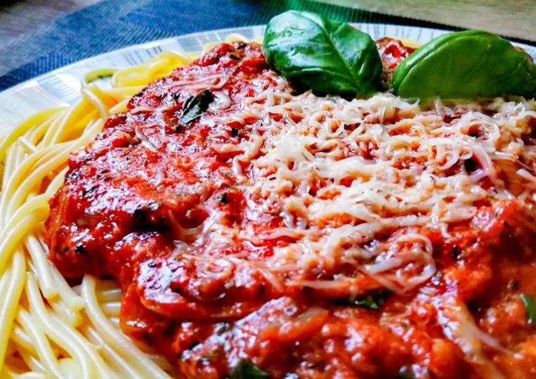 Steps to Make Perfect Spaghetti with Smoked Cheese and Tomato Sauce (Vegetarian)