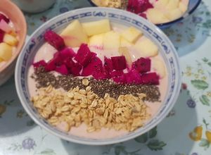 Foto resep Smoothie bowl banana and strawberry