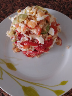 Una foto de Ensalada de arroz y piquillos