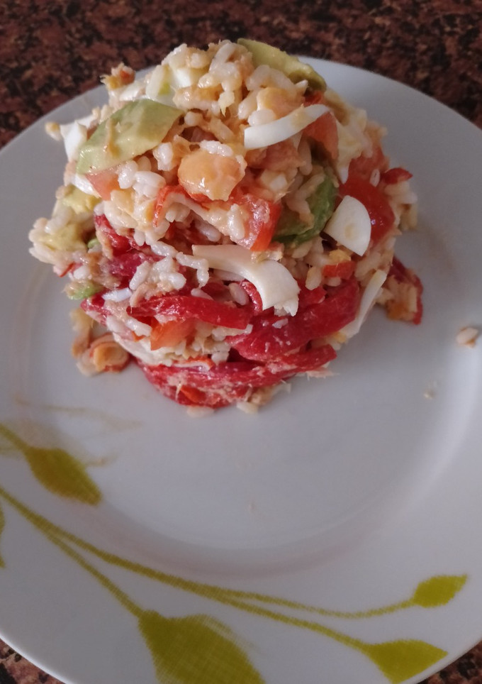 Una foto de Ensalada de arroz y piquillos