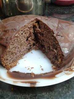 Una foto de Browniecoco relleno de mermelada de fresa con cobertura de choco