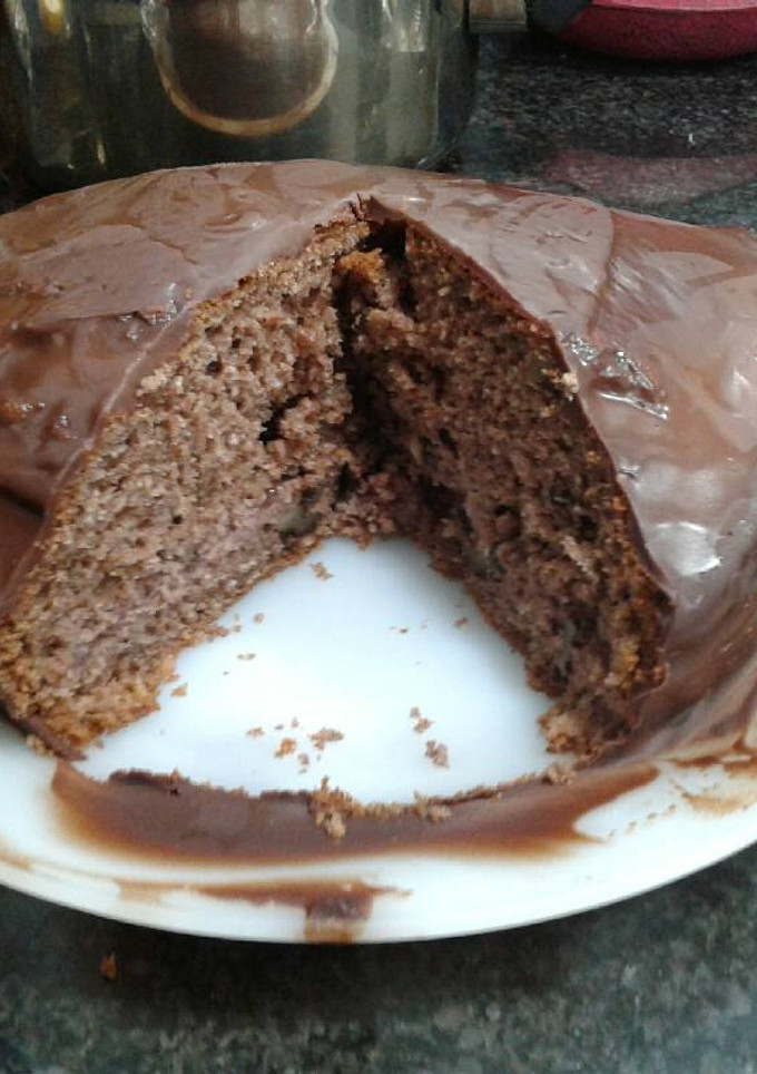 Una foto de Browniecoco relleno de mermelada de fresa con cobertura de choco