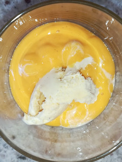 Una foto de Batido helado de mango 😜😜😜