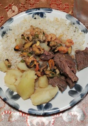 Una foto de Arroz con guiso de marisco 🍴