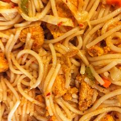 A picture of Chicken fajita noodles.