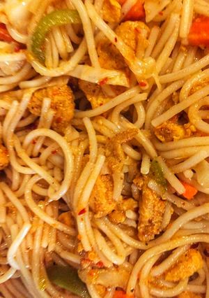 A picture of Chicken fajita noodles.