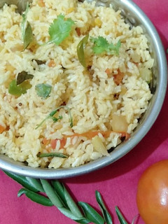 தக்காளி சாதம் (Thakkali satham recipe in tamil) செய்முறை முக்கிய புகைப்படம்