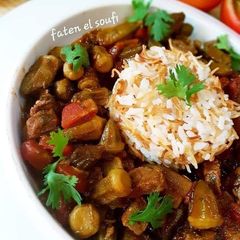A picture of Okra_with_meat_and_sauce.