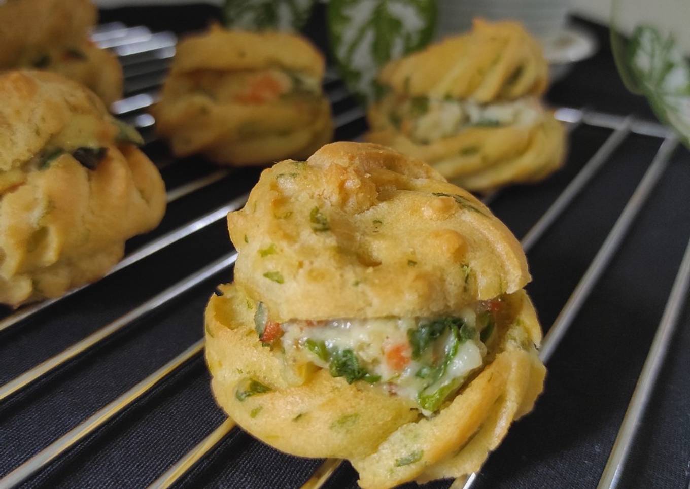 35. Kue Sus Bayam Isi Rogout Bayam