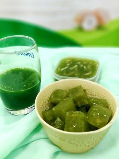 Hình của món Thạch rong chân vịt và nước ép cỏ lúa mì.
