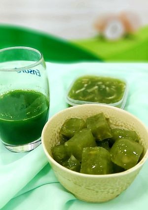 Hình của món Thạch rong chân vịt và nước ép cỏ lúa mì.