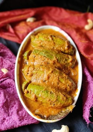 চিংড়ির পুর ভরা পটলের দোলমা(chingrir pur bhora potoler doloma recipe in Bengali) রেসিপির প্রধান ছবি