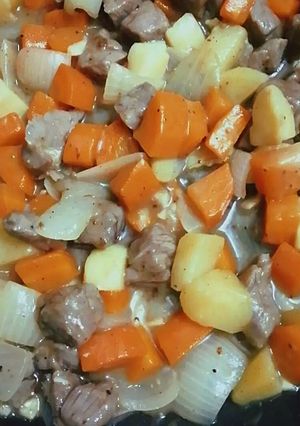 Hình của món Thịt bò xào rau củ cực dễ 🥔🥕🥩.
