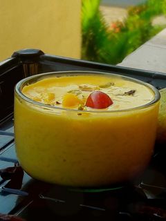 मैंगो राइस कस्टर्ड पुडिंग(Mango rice custard pudding recipe in Hindi) रेसिपी मुख्य फोटो
