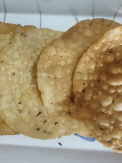 જીરા પૂરી(Jeera Poori Recipe in Gujarati) રેસીપી મુખ્ય ફોટો
