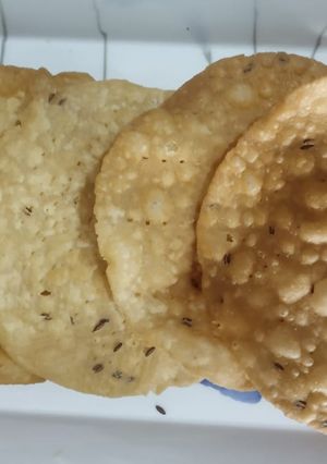 જીરા પૂરી(Jeera Poori Recipe in Gujarati) રેસીપી મુખ્ય ફોટો