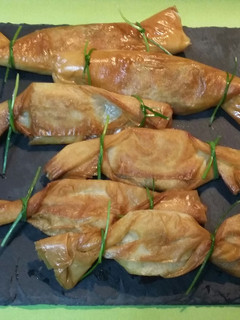 Una foto de Caramelos de masa filo rellenos