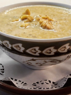 Una foto de Sopa de pescado en salsa de almendra